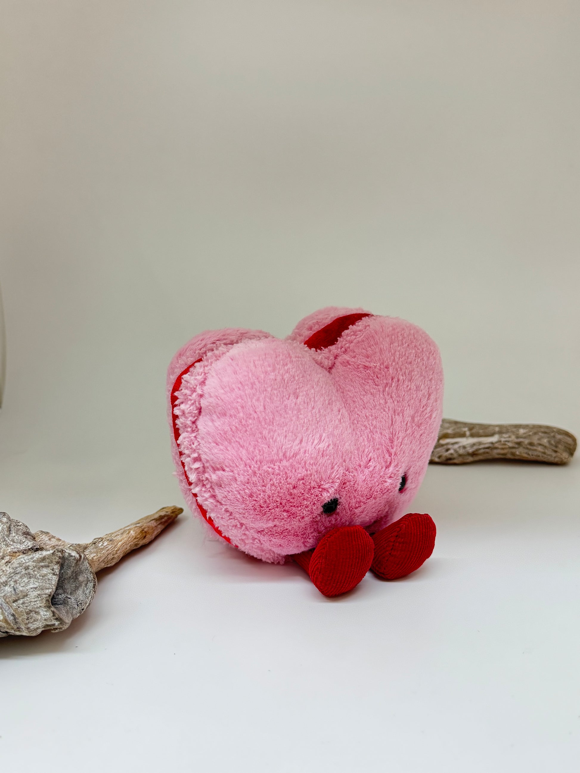 Amuseables Arlette Macaron Cœur peluche dessinée à Londres Amuseables Amuseables Arlette Macaron Cœur dessinée à Londres A4MACHP