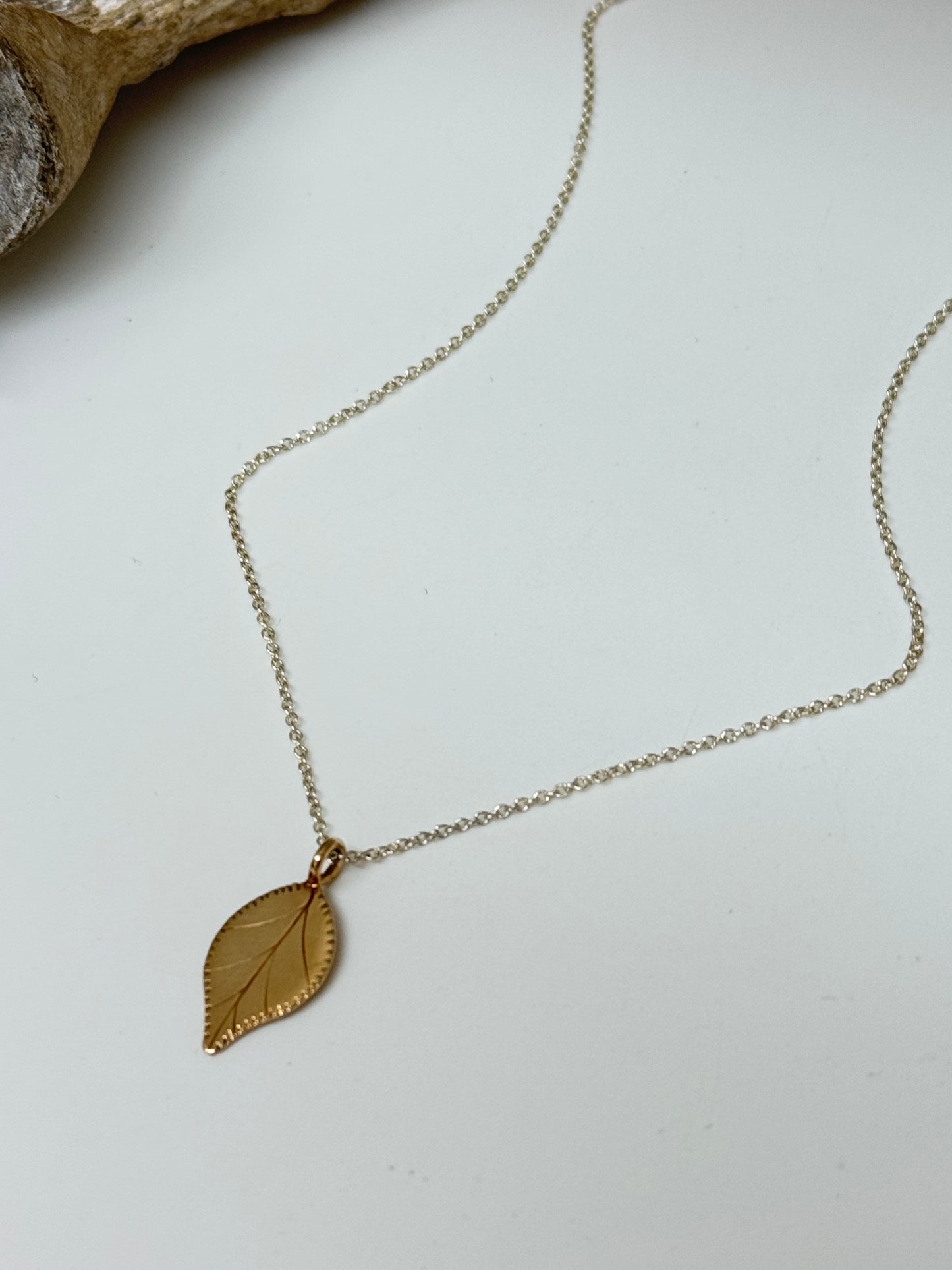 Collier Feuille Or recyclé 14 carats et Argent 925 feuille or W Jewellery