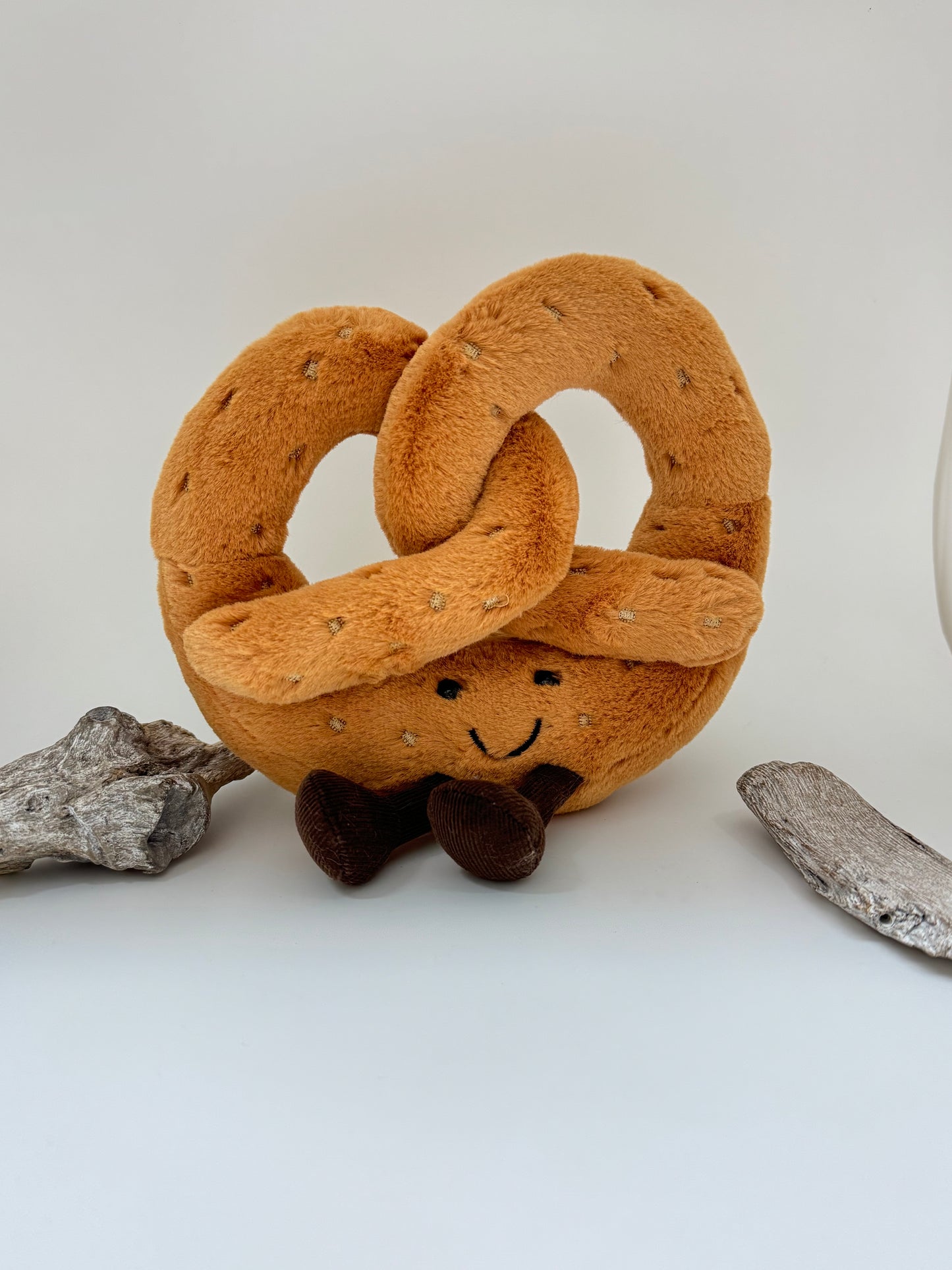 Amuseables Pretzel, peluche dessinée à Londres Amuseables Pretzel Jellycat A2PRET