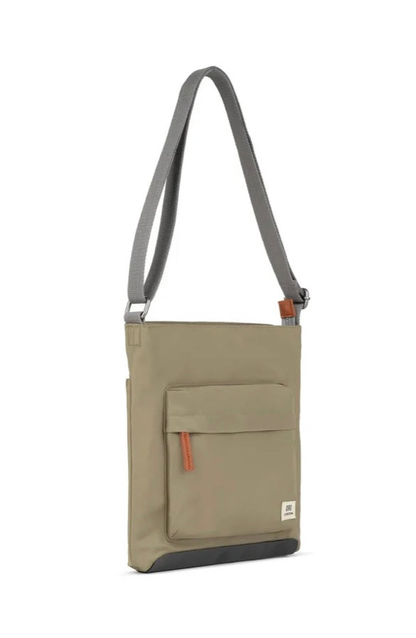 Kennington B Medium Taupe Nylon Recyclé Ori London Kennington B Medium Taupe Nylon Recyclé