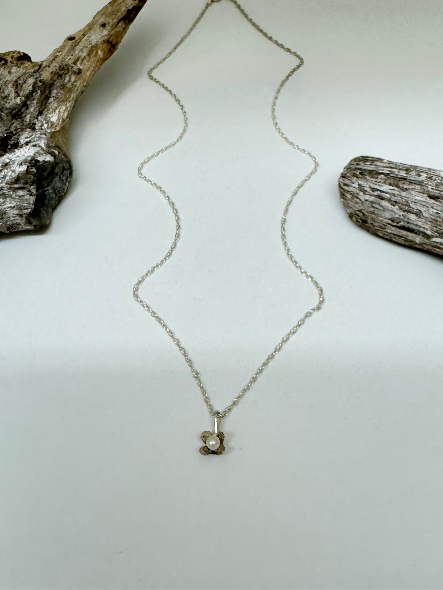 Collier Lilas japonais 1 fleur Amulette par Bénédite Séguin LJ-P1-B-18