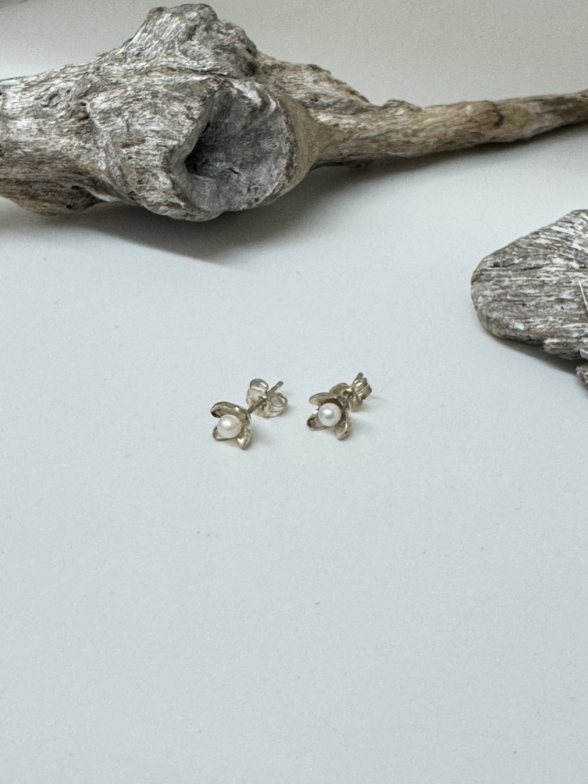 Boucles d’oreilles Lilas japonais Amulette par Bénédite Séguin Boucles d’oreilles Lilas japonais