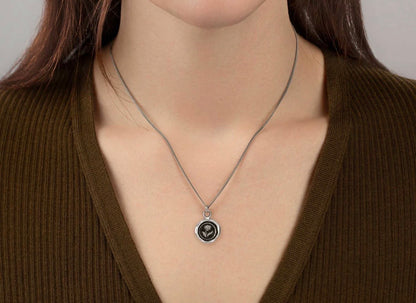 Talisman la Rose - Argent sterling Pyrrha Fait mains au Canada Talisman la Rose - Argent sterling