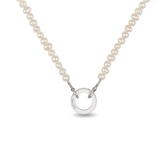 Collier ras-de-cou en perle ivoire avec pince talisman Pyrrha Fait mains au Canada Collier ras-de-cou en perle ivoire avec pince talisman