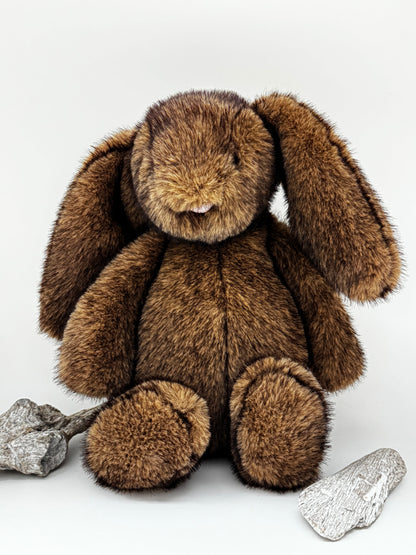 Hoppleston Luxe bunny peluche dessinée à Londres Amuseables Hoppleston Luxe bunny BAS3BROW