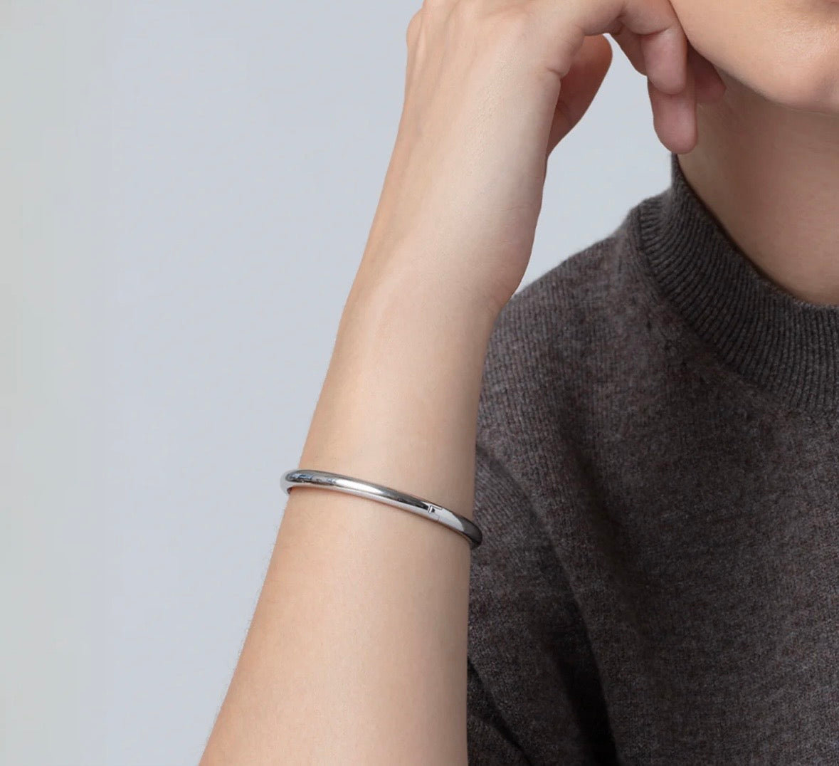 Remi Bangle argent Dessiné par une Artiste Ontarienne enny Bird JB21430RHM-W