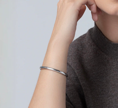 Remi Bangle argent Dessiné par une Artiste Ontarienne enny Bird JB21430RHM-W