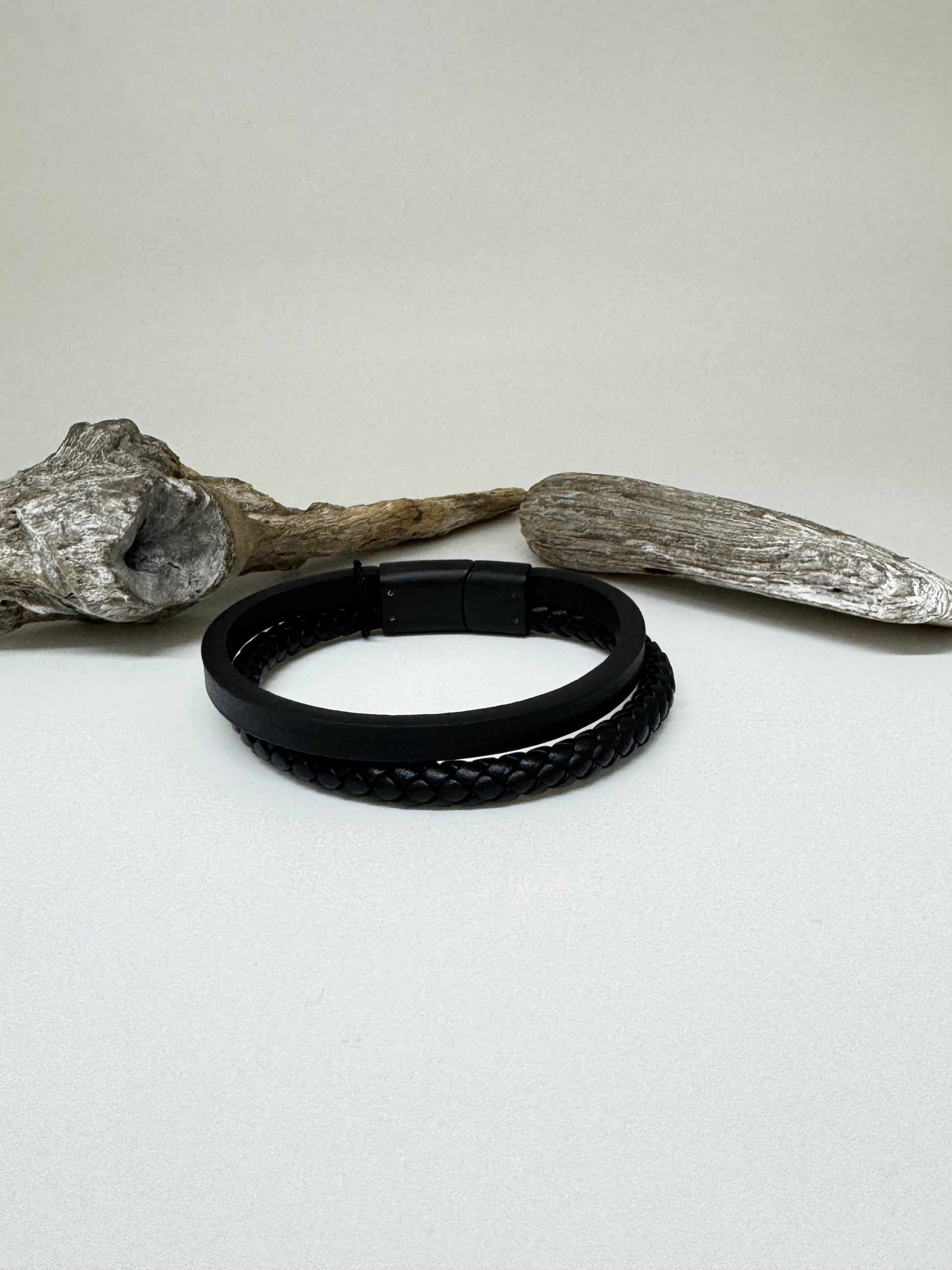 Bracelet Cuir double noir dessiné à Montréal Arz Steel AS-B271