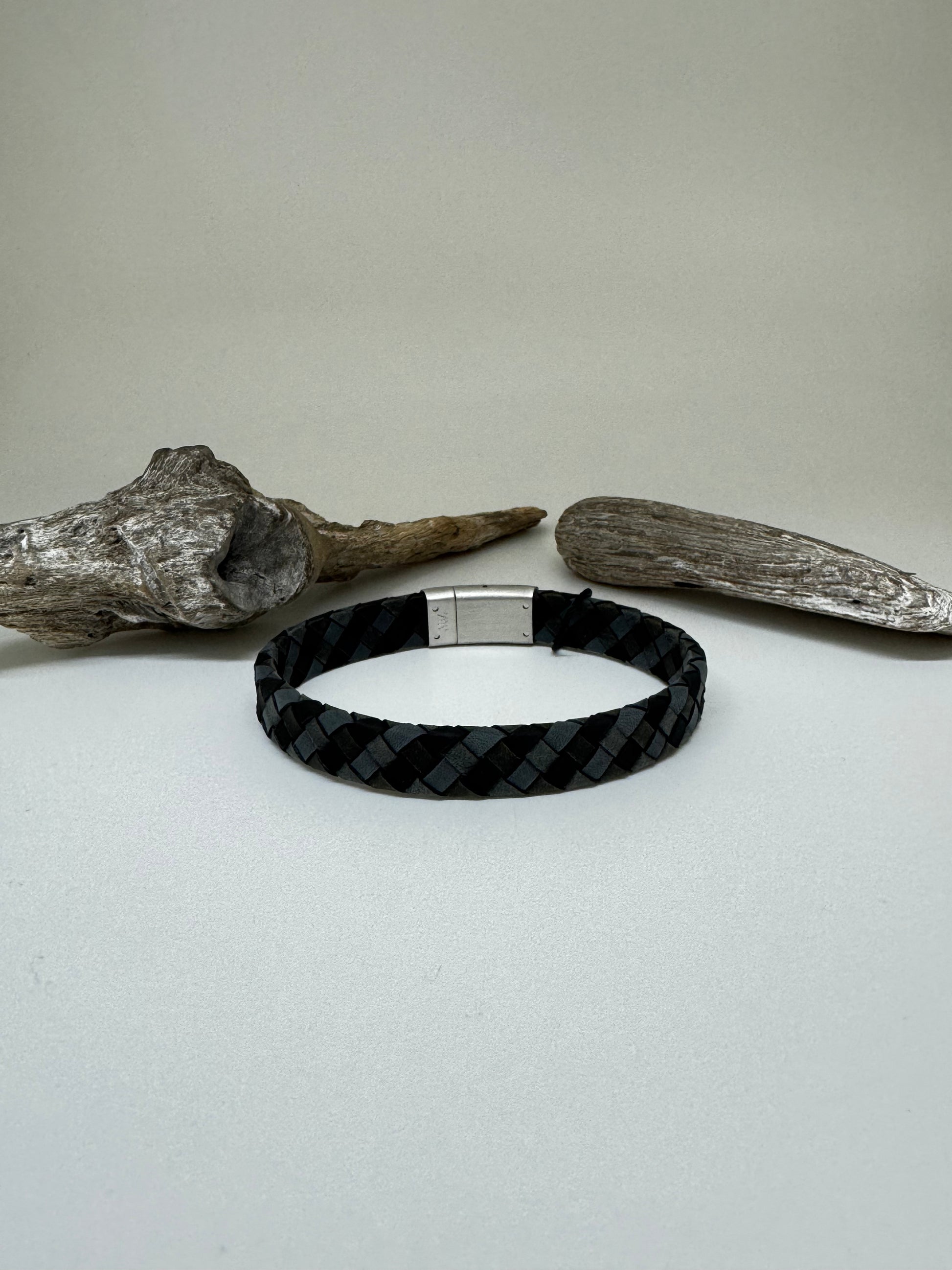 Bracelet tressé Cuir midnight fade dessiné à Montréal Arz Steel AS-B510