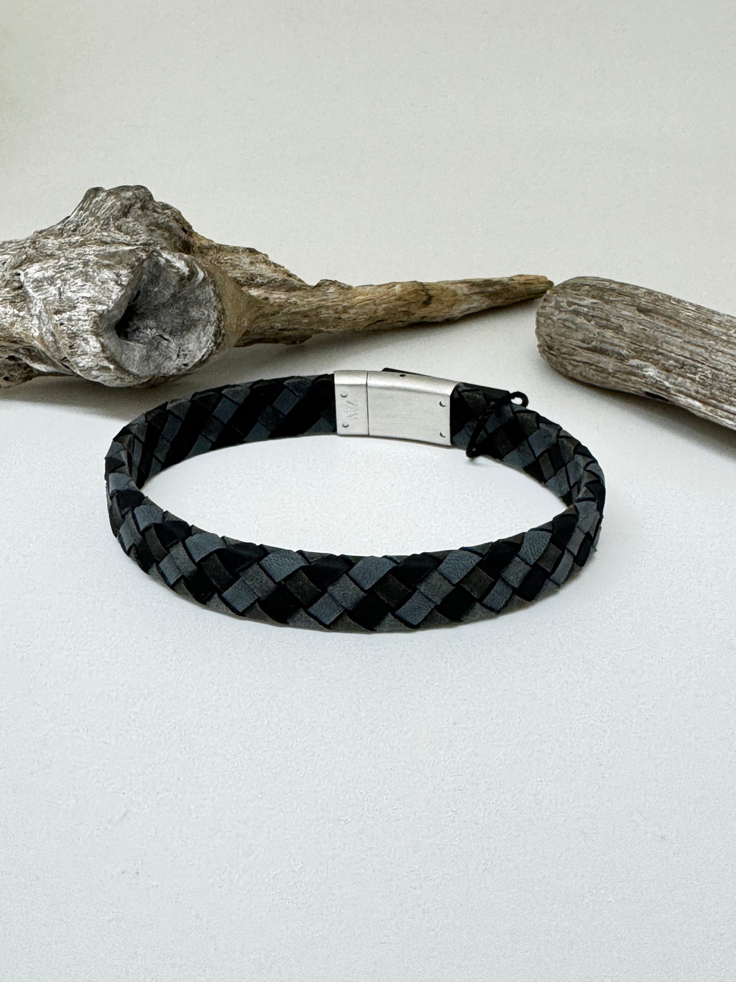 Bracelet tressé Cuir midnight fade dessiné à Montréal Arz Steel AS-B510