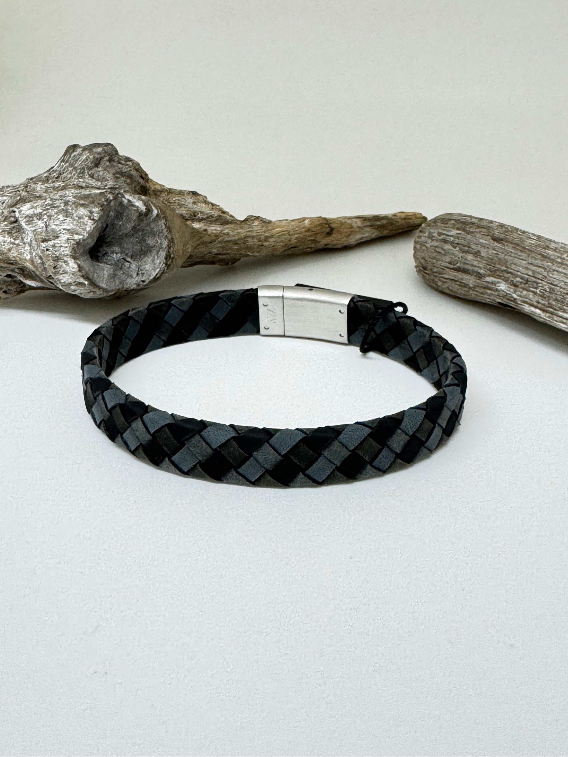 Bracelet tressé Cuir midnight fade dessiné à Montréal Arz Steel AS-B510