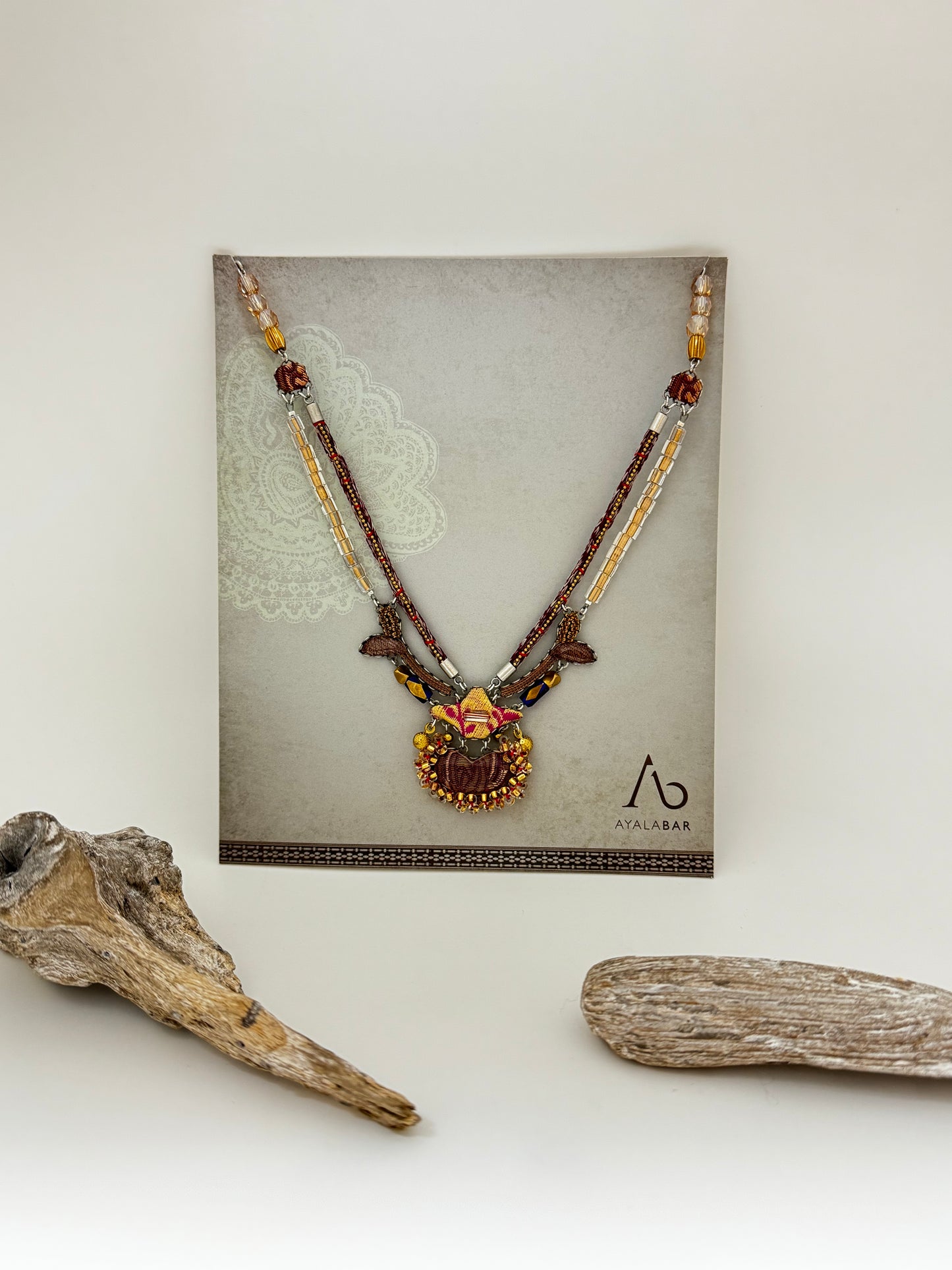 Collier Hakubai vin de prune AyalaBar AyalaBAR