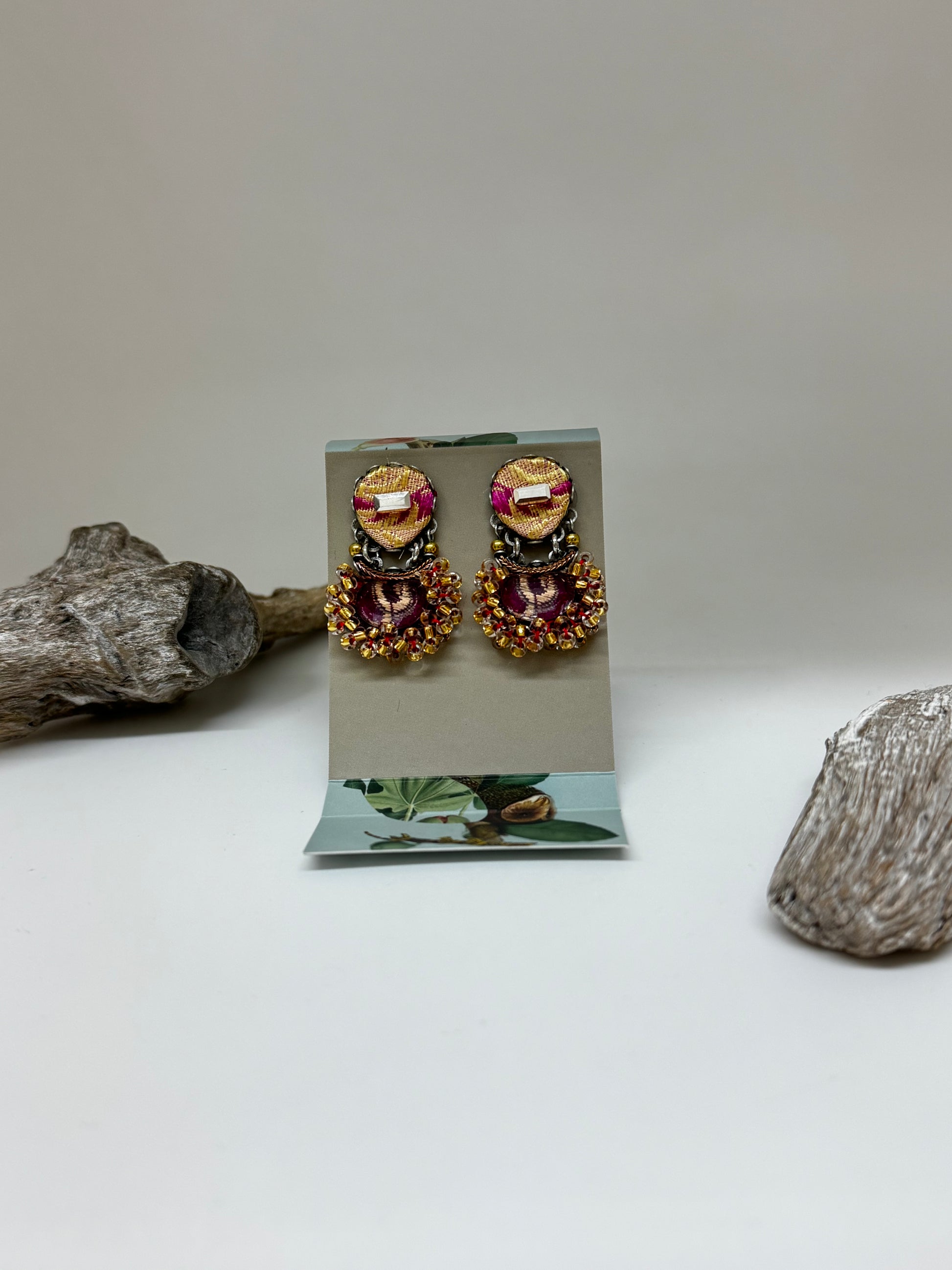 Boucles d'oreilles Pétaline Prune Vin Ayala Bar fabriquée au Moyen-Orient AyalaBar H2389