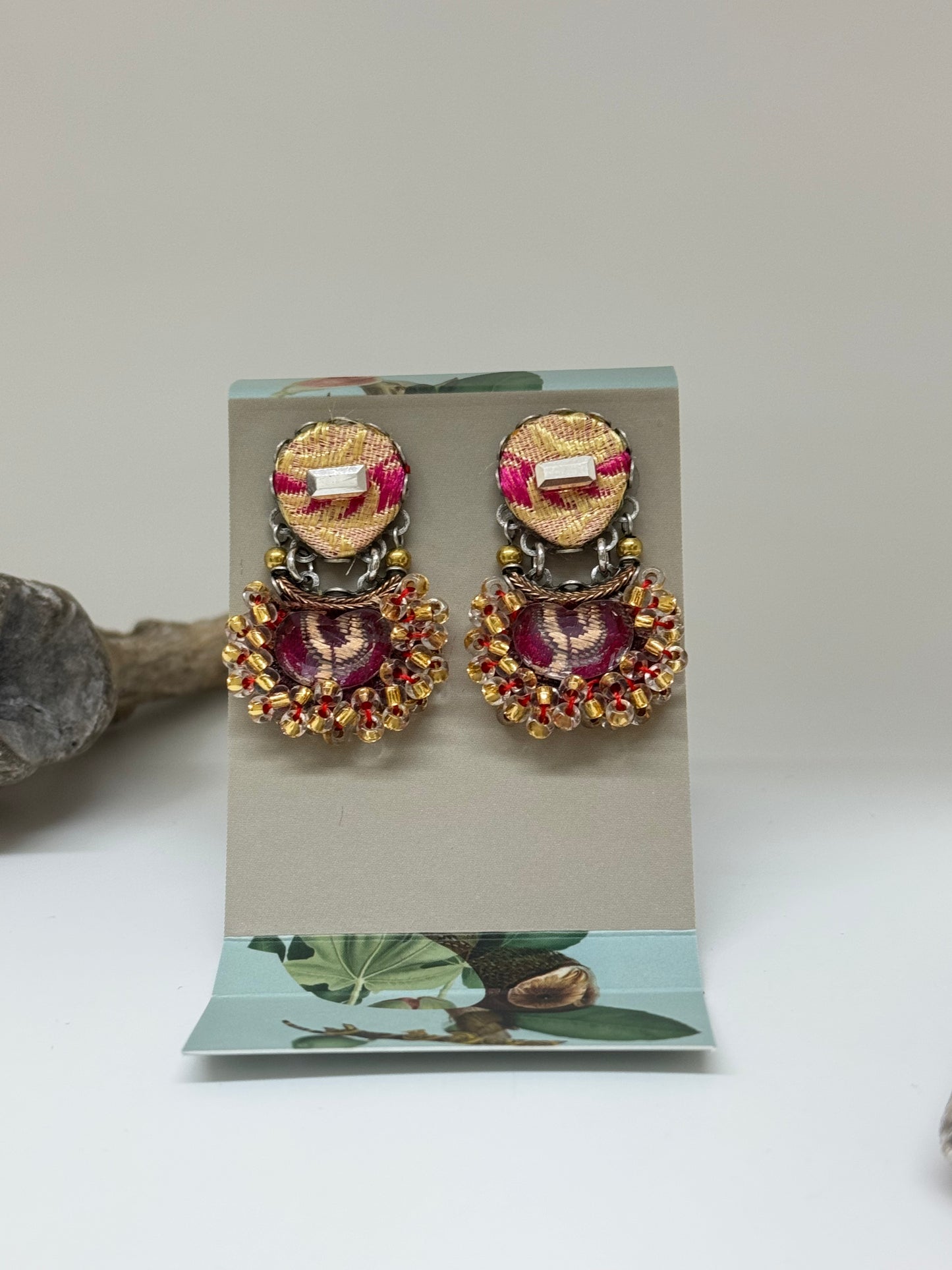 Boucles d'oreilles Pétaline Prune Vin Ayala Bar fabriquée au Moyen-Orient AyalaBar H2389