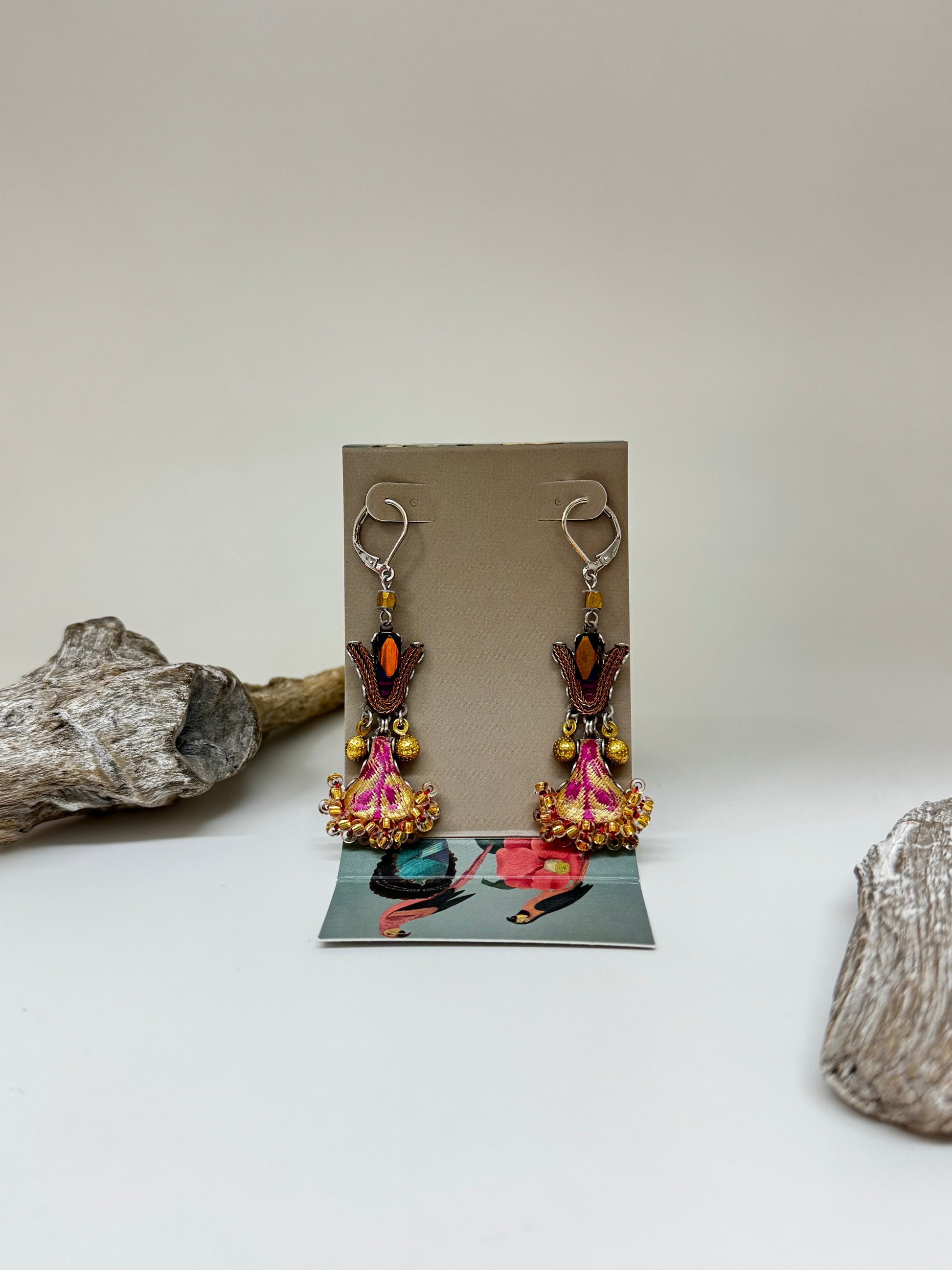 Boucles d'oreilles Lirio Plum Wine Ayala Bar fabriquée au Moyen-Orient AyalaBar H2388