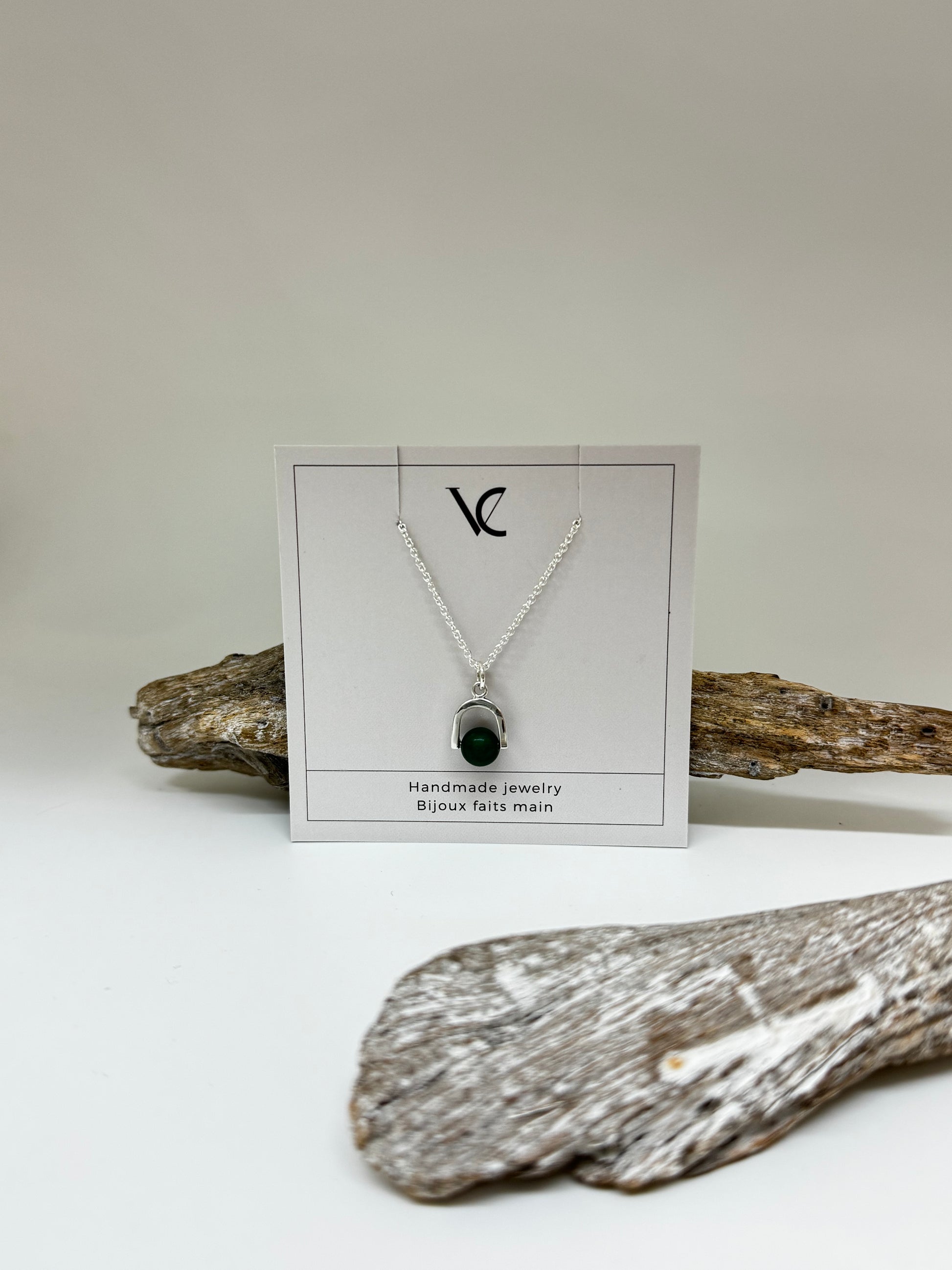 Joie- Collier petit ovale Argent avec Jade Fait main à Montréal