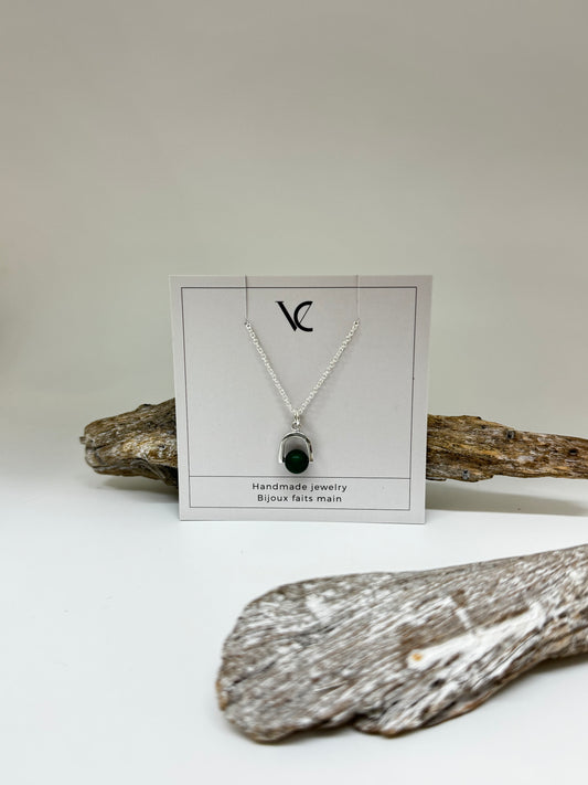 Joie- Collier petit ovale Argent avec Jade Fait main à Montréal