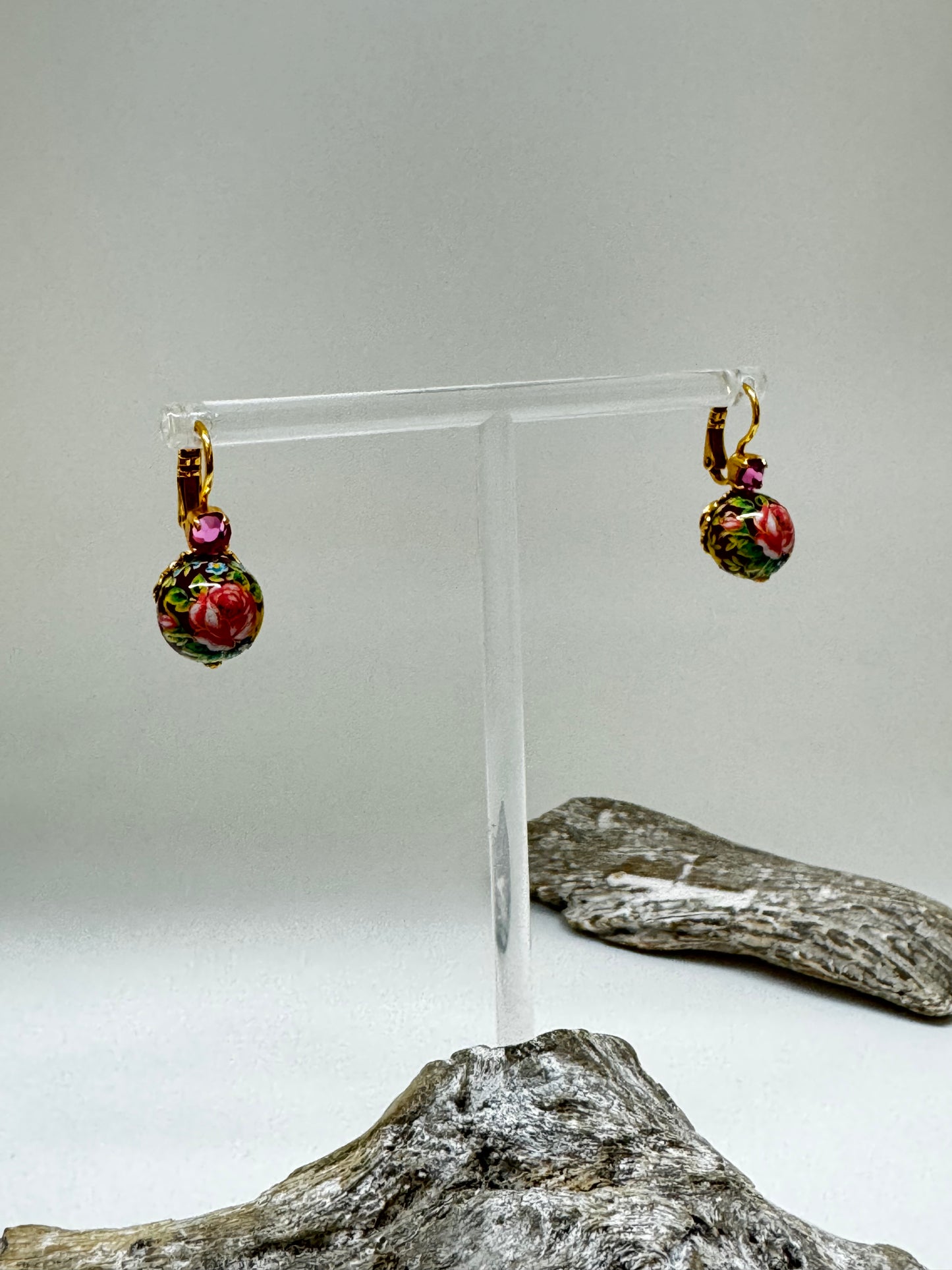 Boucles Decalco rouge-rose floral Fabriqué à la main à Marseille en France Gas bijoux Boucles Decalco rouge-rose floral