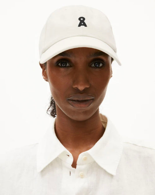 YENAAS BOLD CASQUETTE OATMILK-BLACK matière naturelle Armed Angel YENAAS BOLD CASQUETTE OATMILK-BLACK 