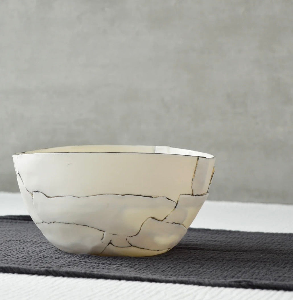De Blanc et Noir - Bol saladier petit en Porcelaine façonné à la main à Morin-Heights Atelier G par Gréta De Blanc et Noir - Bol saladier petit