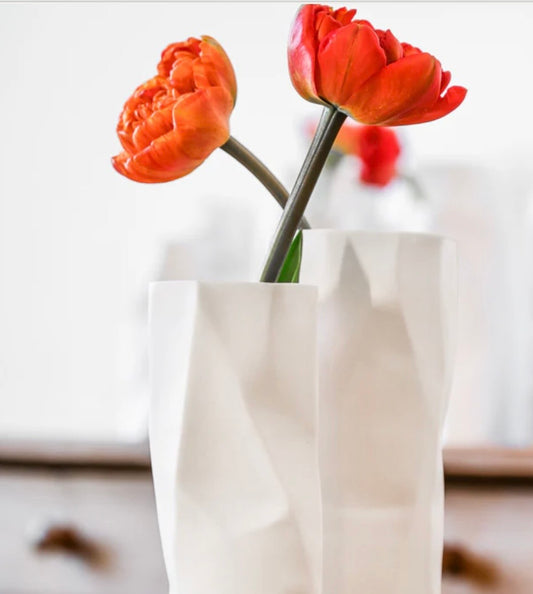 Vase Papier de Porcelaine façonné à la main à Morin-Heights Atelier G par Gréta Vase Papier de Porcelaine