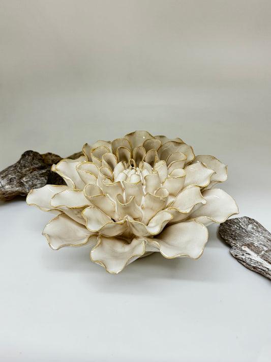 Nénuphar ivoire européen en porcelaine Fait mains par les Artisans de Chive , Nénuphar ivoire européen EG15