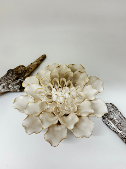 Nénuphar ivoire européen en porcelaine Fait mains par les Artisans de Chive , Nénuphar ivoire européen EG15