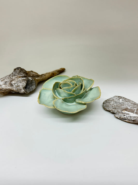 Renoncules Élégance Turquoise en porcelaine Fait mains par les Artisans de Chive , Renoncules Élégance Turquoise FR04