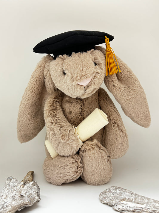 Tenue de remise de diplôme de lapin timide peluche Jellycat dessinée à Londres Jellycat