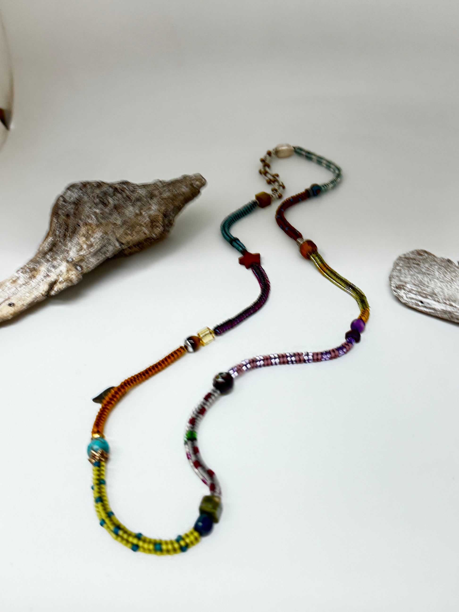 Collier - Bracelet Multi couleurs Perles de Myuki 26 pouces fait à Montréal Hélène Gagnon Multi couleurs Myuki
