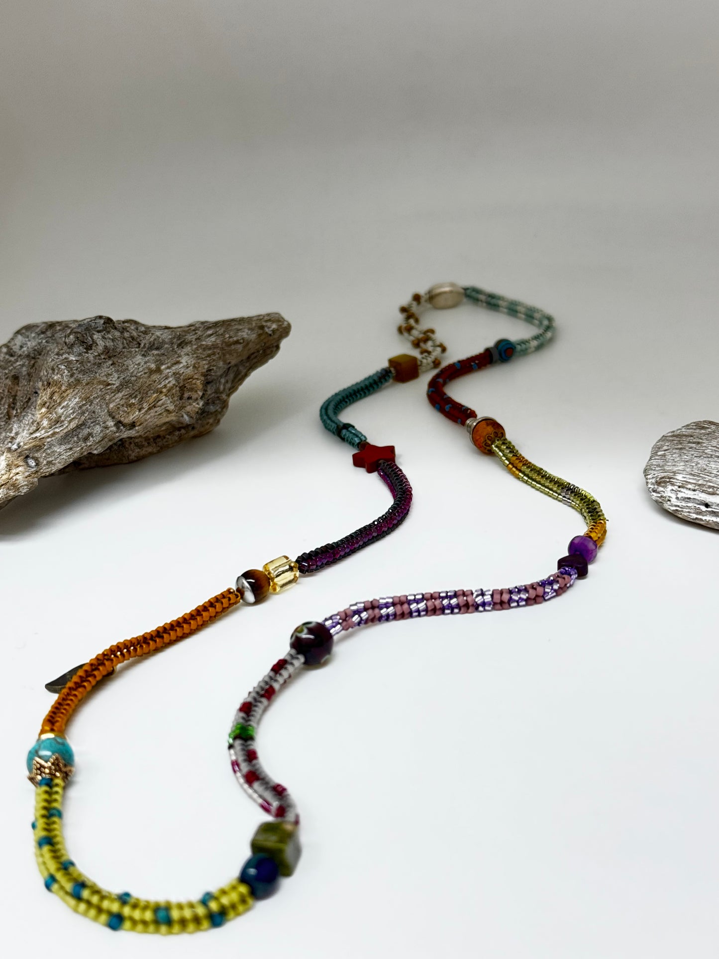 Collier - Bracelet Multi couleurs Perles de Myuki 26 pouces fait à Montréal Hélène Gagnon Multi couleurs Myuki