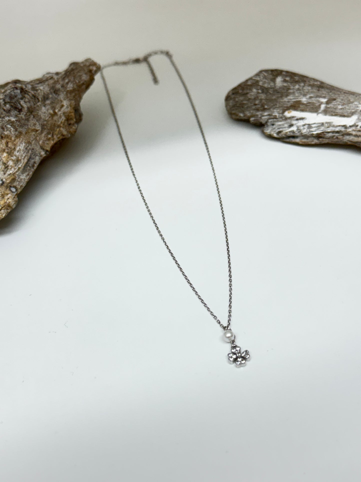 Collier Trèfle en Argent 925 et une perle Kurshuni Collier Trèfle en Argent 925 et une perle KX340-2