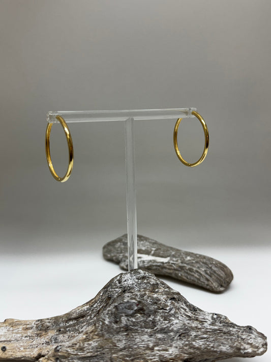 Anneaux style huggies en argent sterling plaqué or 24 carats  Kurshuni Anneaux style huggies en argent sterling plaqué or 24 carats KR895-3