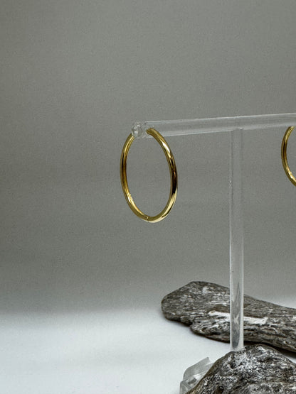 Anneaux style huggies en argent sterling plaqué or 24 carats  Kurshuni Anneaux style huggies en argent sterling plaqué or 24 carats KR895-3