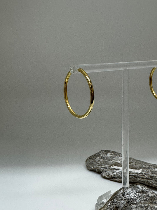 Anneaux style huggies en argent sterling plaqué or 24 carats  Kurshuni Anneaux style huggies en argent sterling plaqué or 24 carats KR895-3