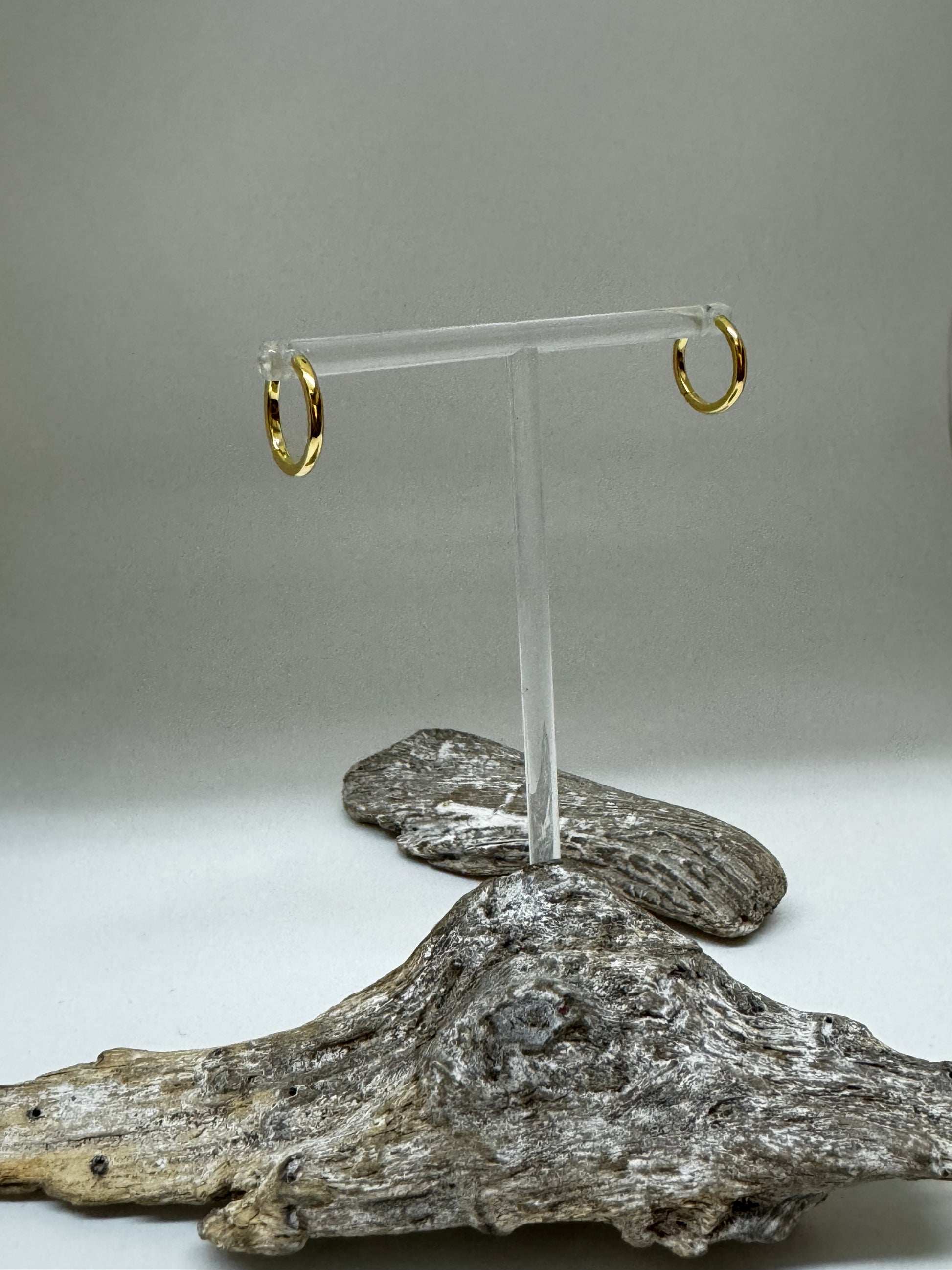 Anneaux style huggies en argent sterling plaqué or 24 carats Kurshuni Anneaux style huggies en argent sterling plaqué or 24 carats KR893-3