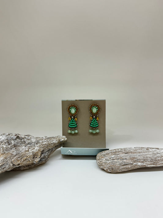 Boucles d'oreilles Beadwork Ruppia AyalaBar fabriquée au Moyen-Orient Boucles d'oreilles Beadwork Ruppia C2355