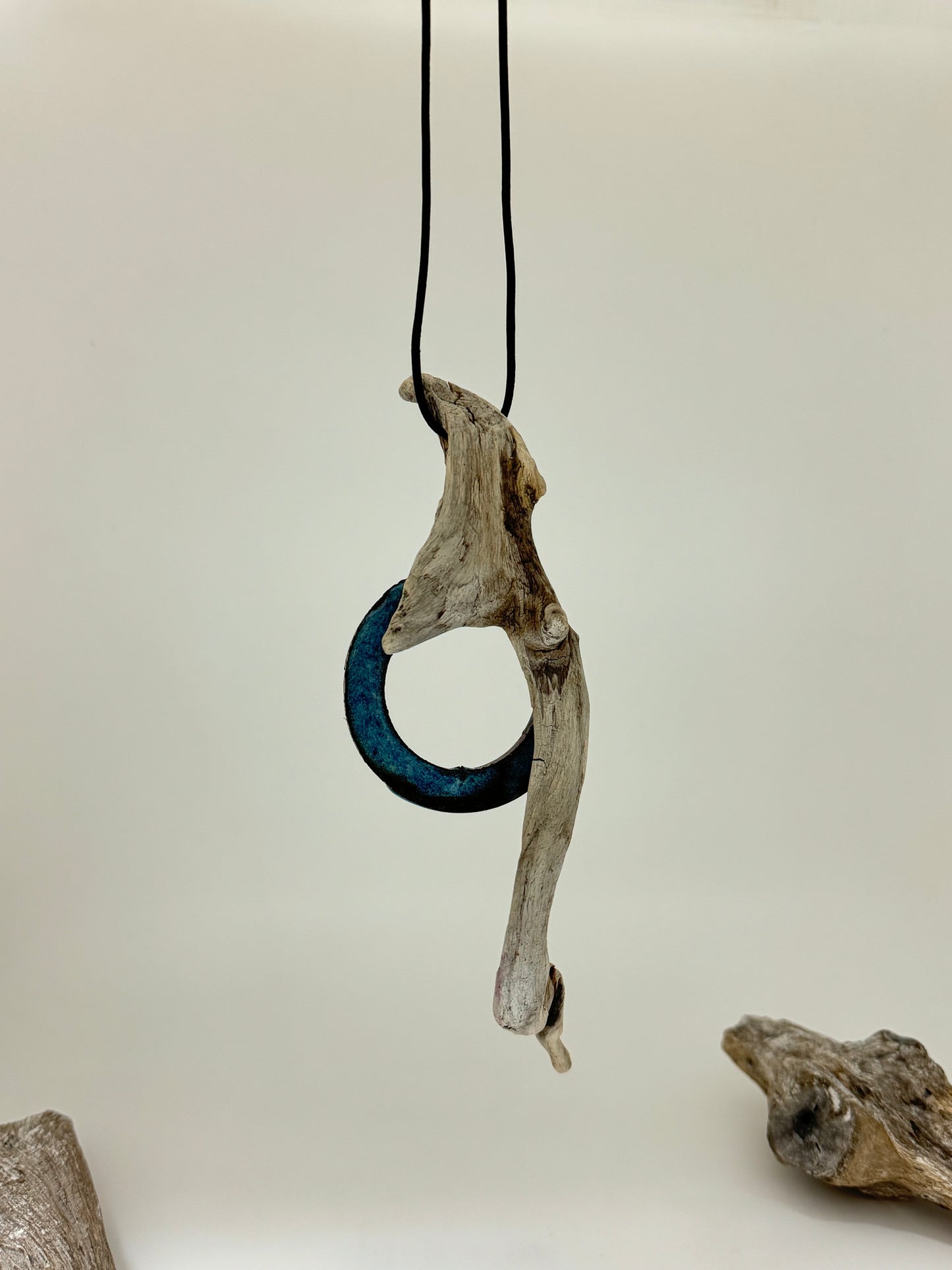 Collier capteur de bonheur fait à Montréal