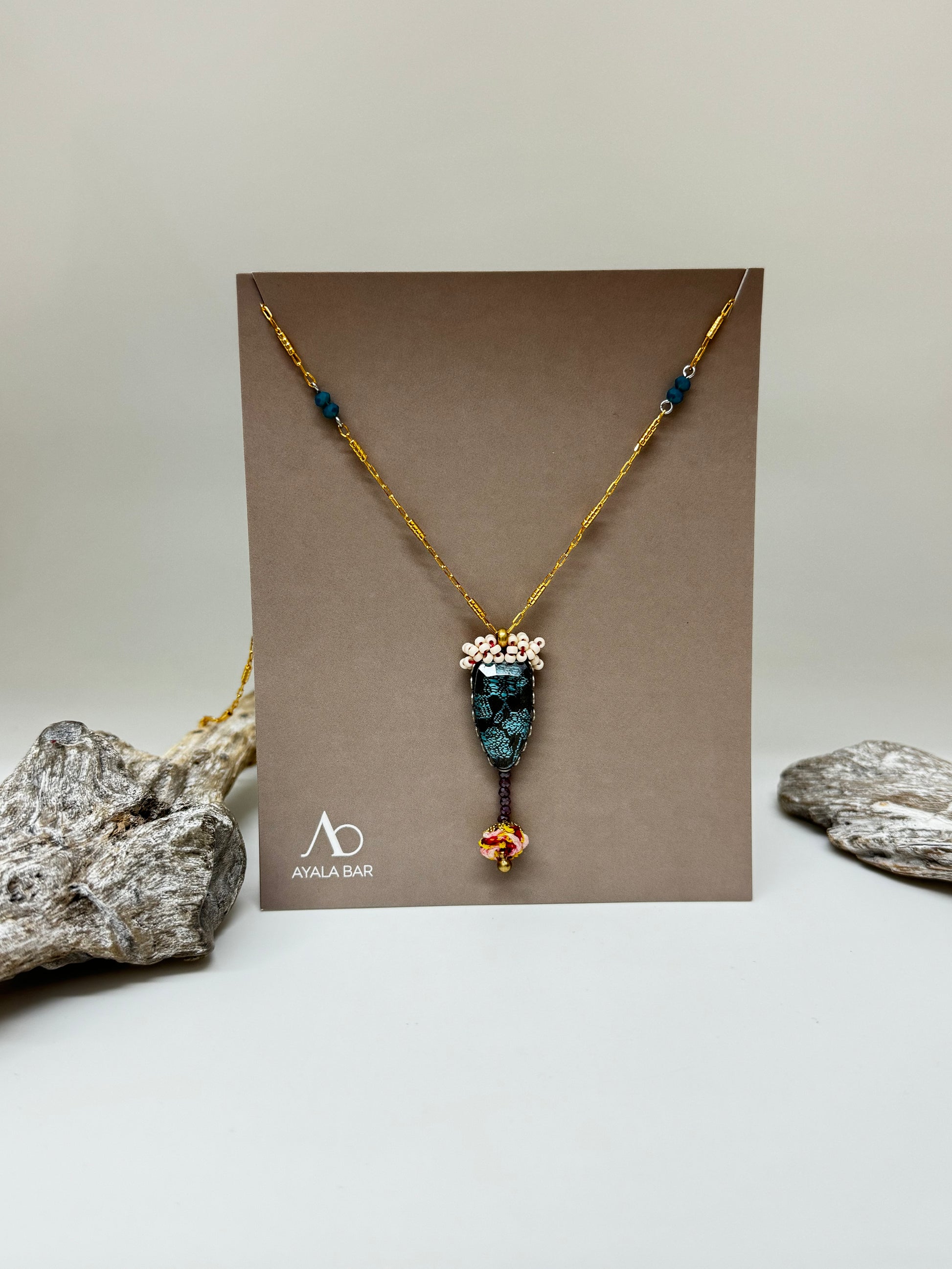 Collier artisanal perlé Light AyalaBar fabriquée au Moyen Orient H3637