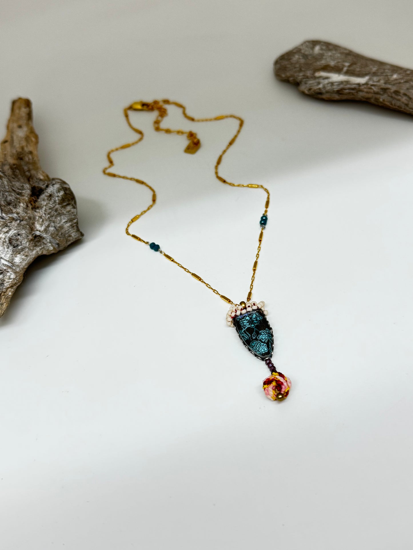 Collier artisanal perlé Light AyalaBar fabriquée au Moyen Orient H3637
