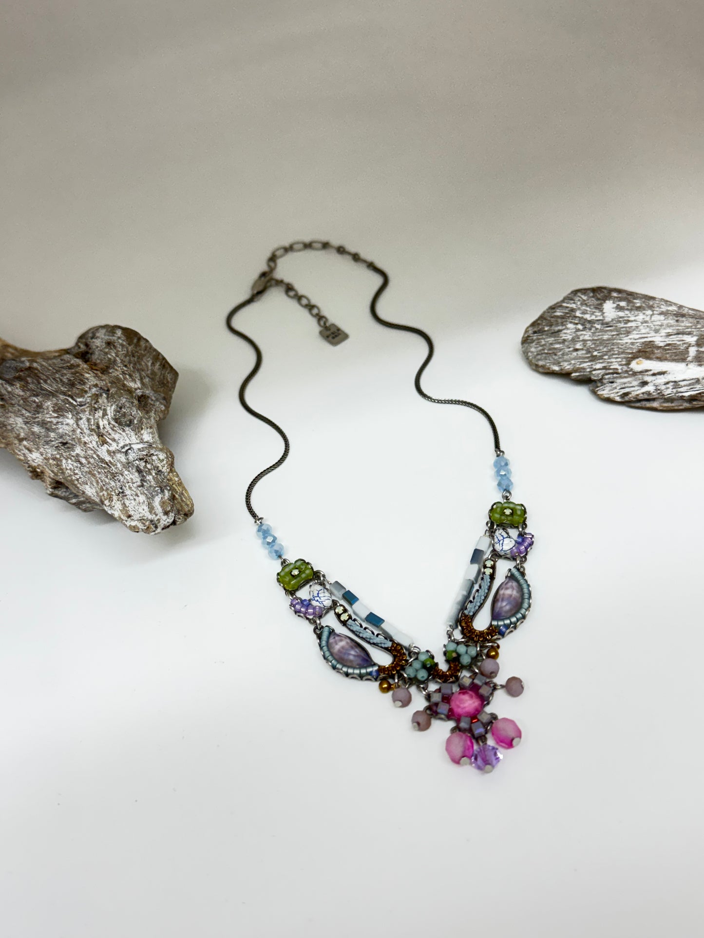 Collier artisanal en verre Bloom AyalaBar fabriquée au Moyen Orient C3619