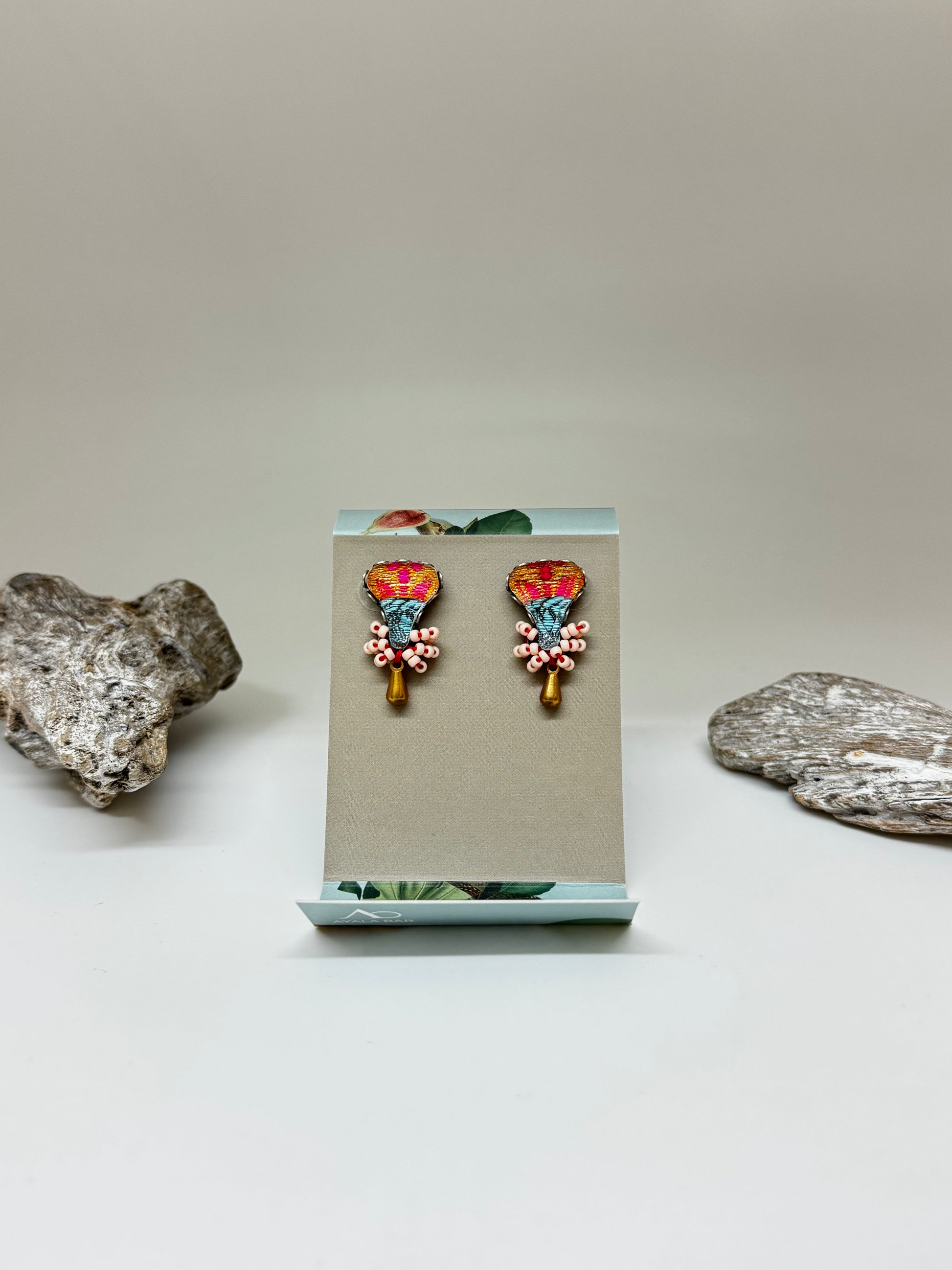 Boucles d'oreilles artisanales perlées, Dawn AyalaBar fabriquée au Moyen-Orient Dawn AyalaBar H2397