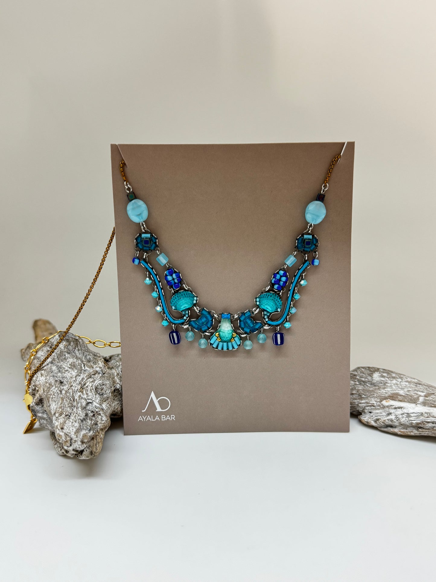 Collier artisanal verre bleu bayou AyalaBar fabriquée au Moyen Orient C3629