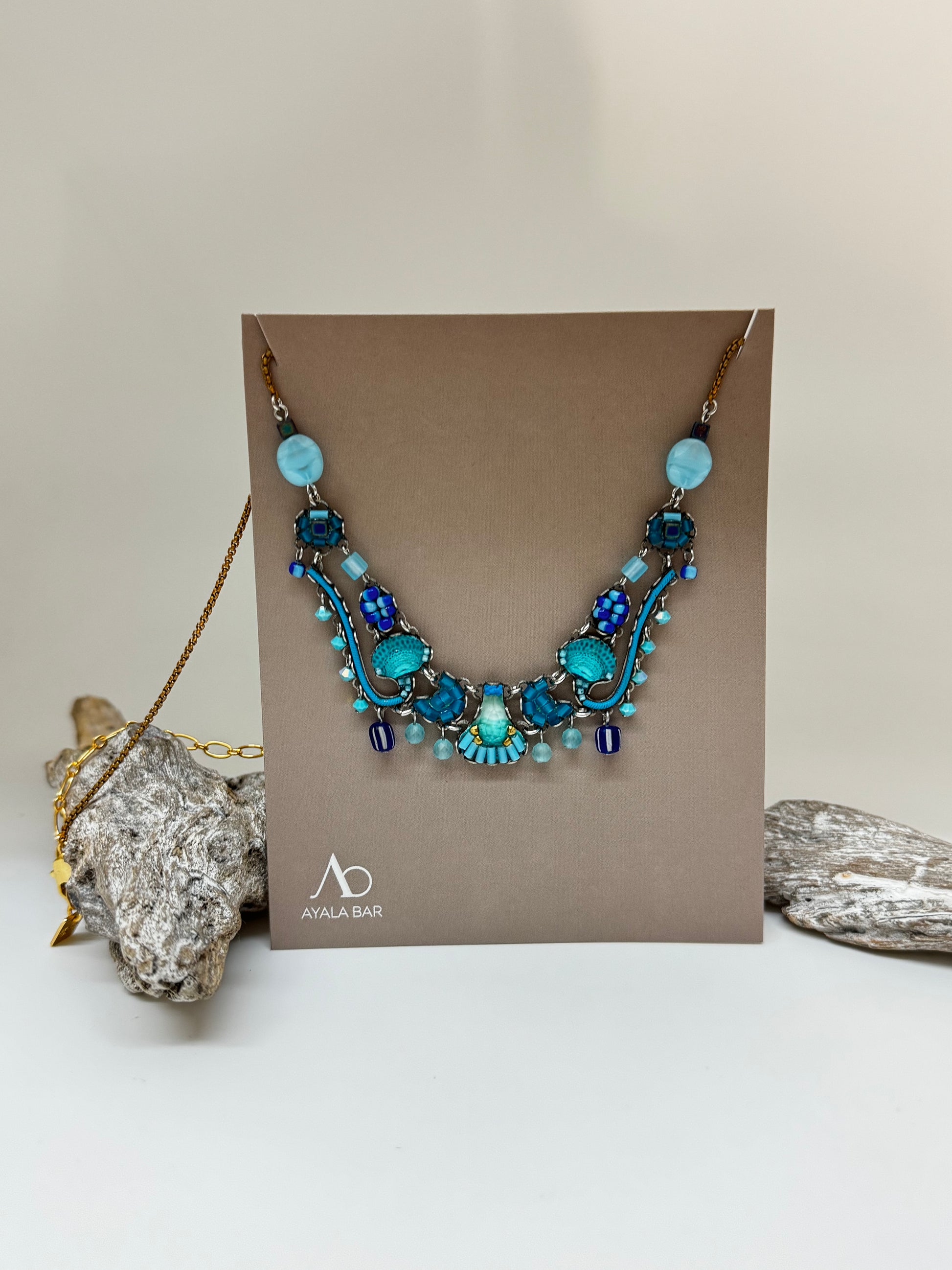 Collier artisanal verre bleu bayou AyalaBar fabriquée au Moyen Orient C3629