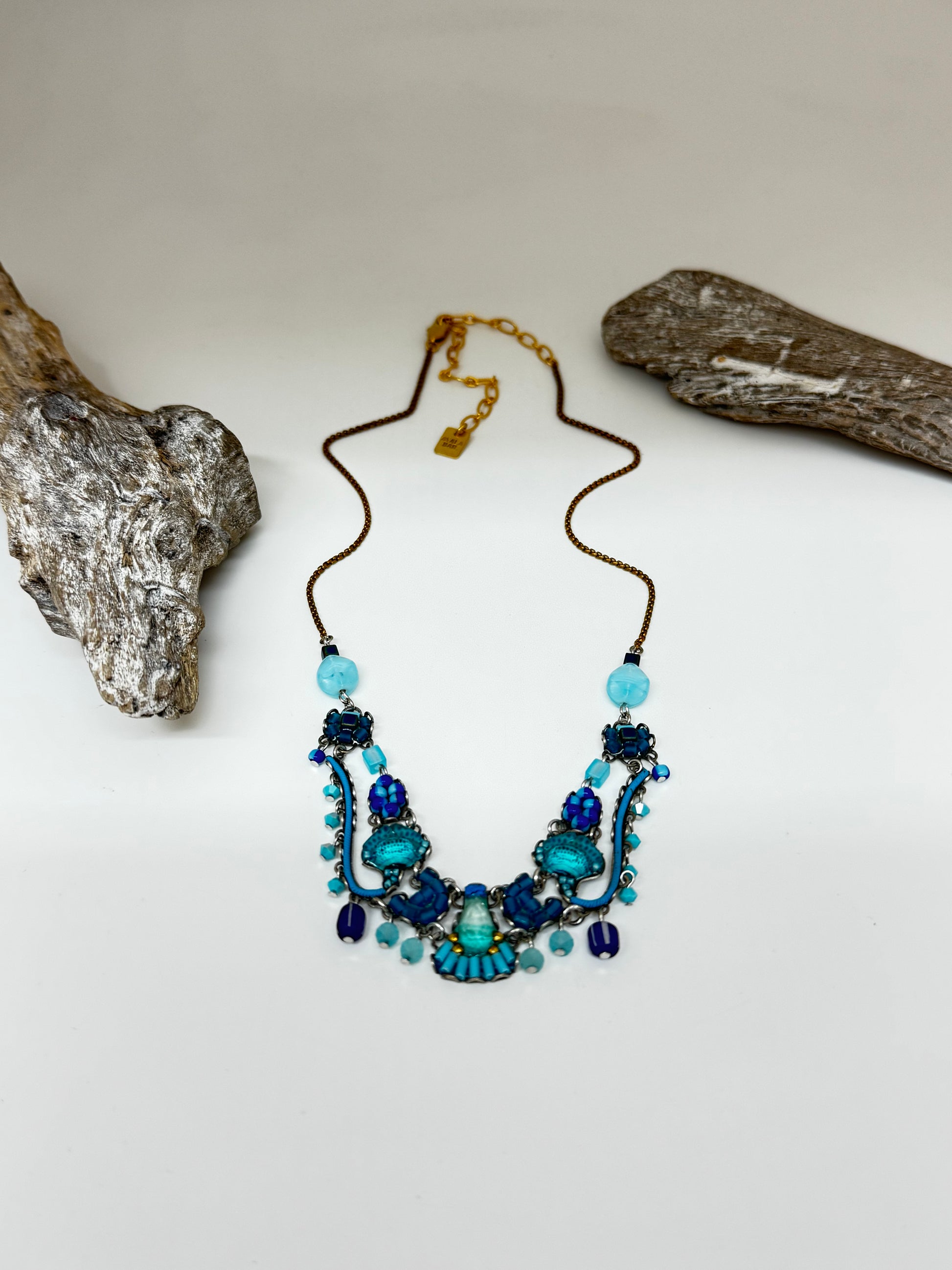 Collier artisanal verre bleu bayou AyalaBar fabriquée au Moyen Orient C3629