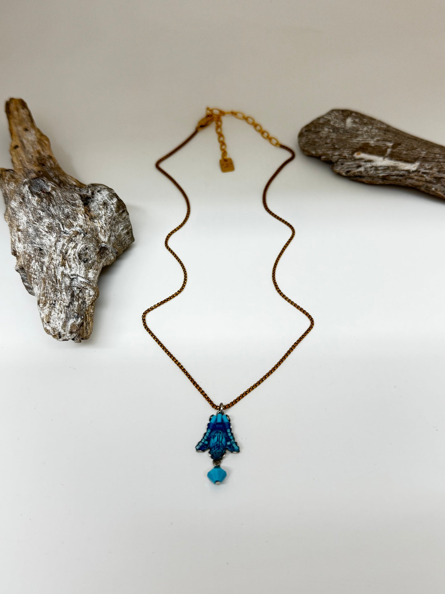 Collier artisanal en verre Bleu Bayou AyalaBar AyalaBAR