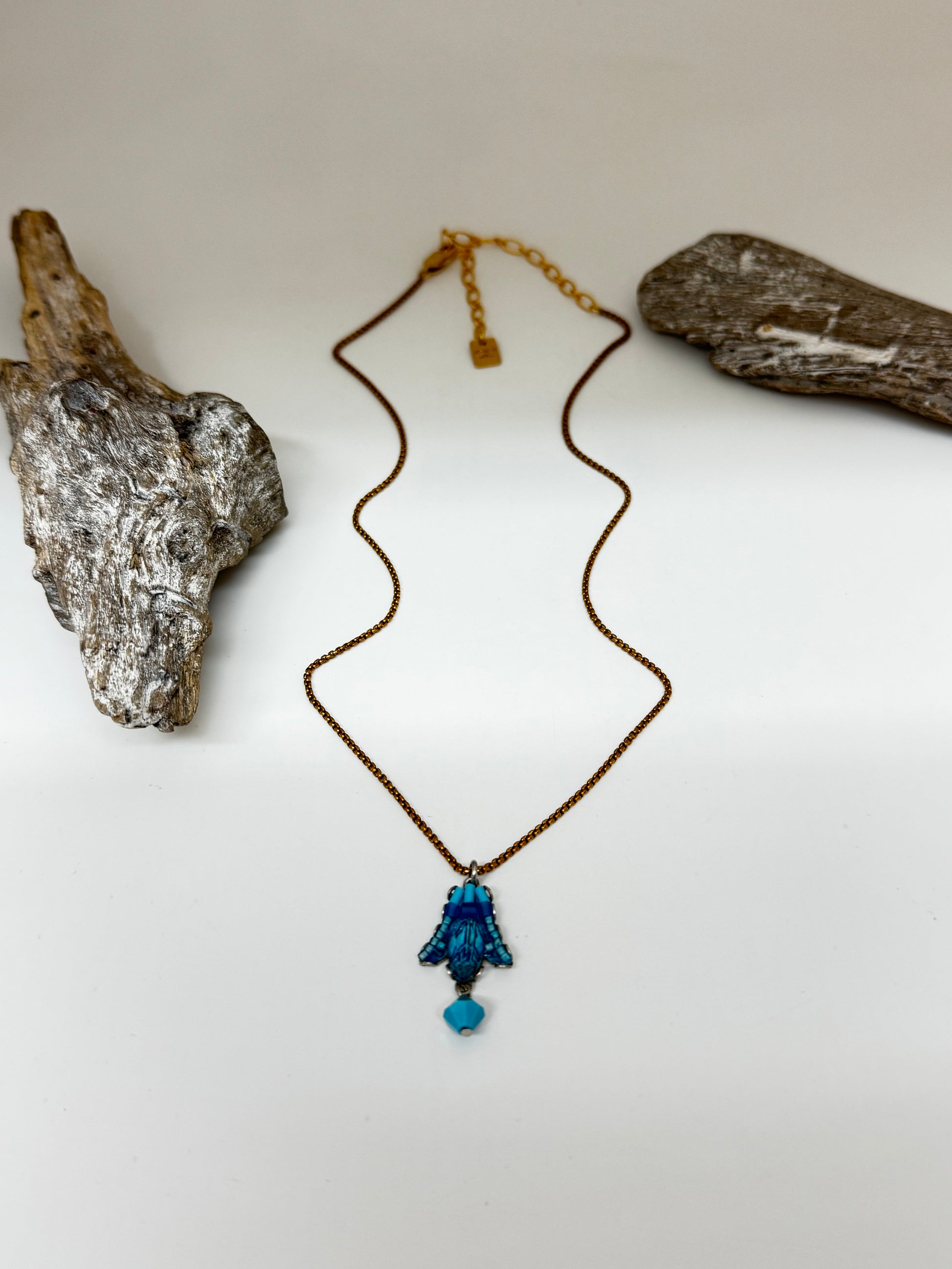 Collier artisanal en verre Bleu Bayou AyalaBar AyalaBAR