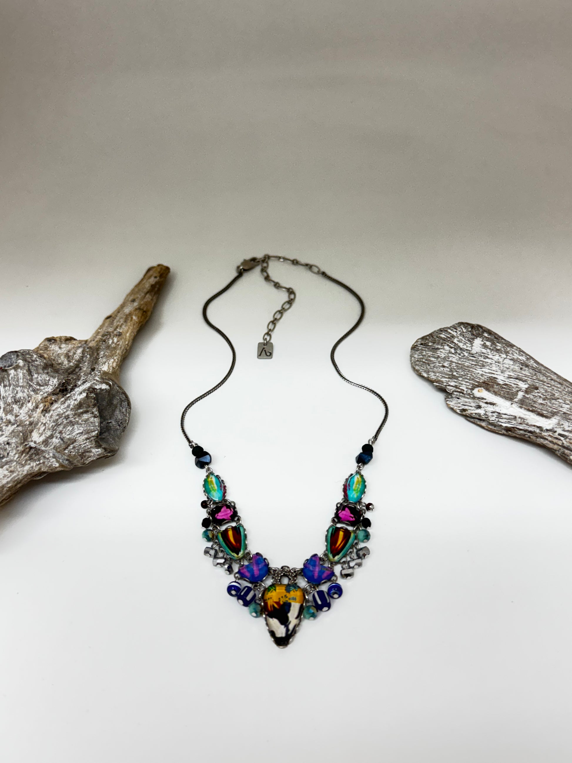 Collier artisanal en verre Réglisse AyalaBar fabriquée au Moyen Orient R3640