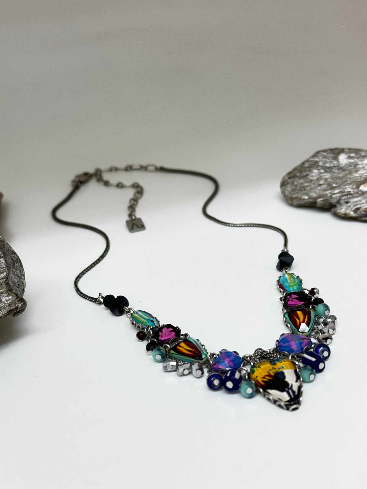 Collier artisanal en verre Réglisse AyalaBar fabriquée au Moyen Orient R3640