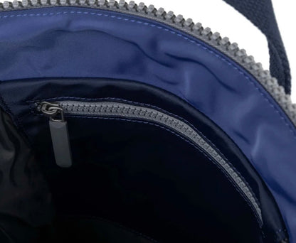 Bantry Backpack in Indigo tonal Ori London Sac à dos Bantry Indigo tonal Nylon Recyclé